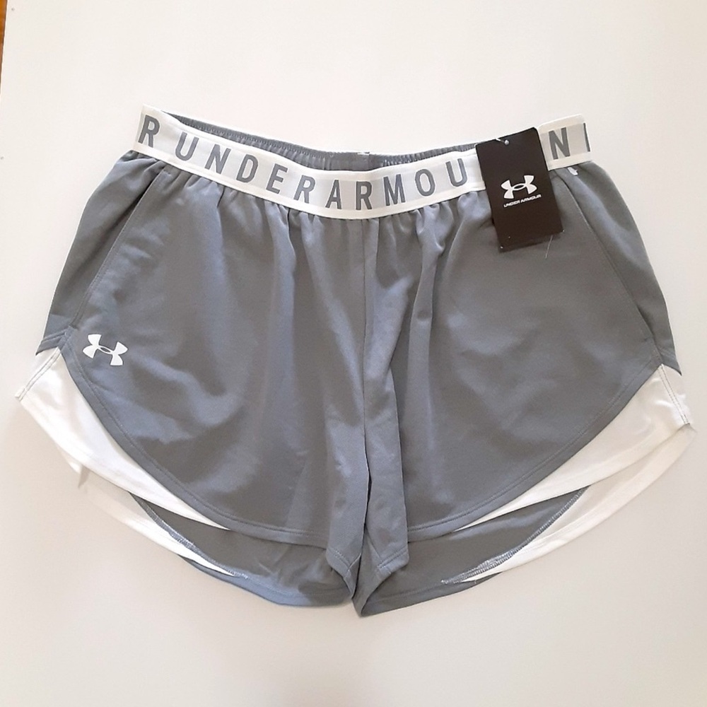 Under Armour Women Shorts ( L  )